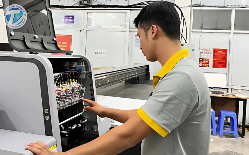 Kỹ thuật viên tại Phát Triển Trung Việt